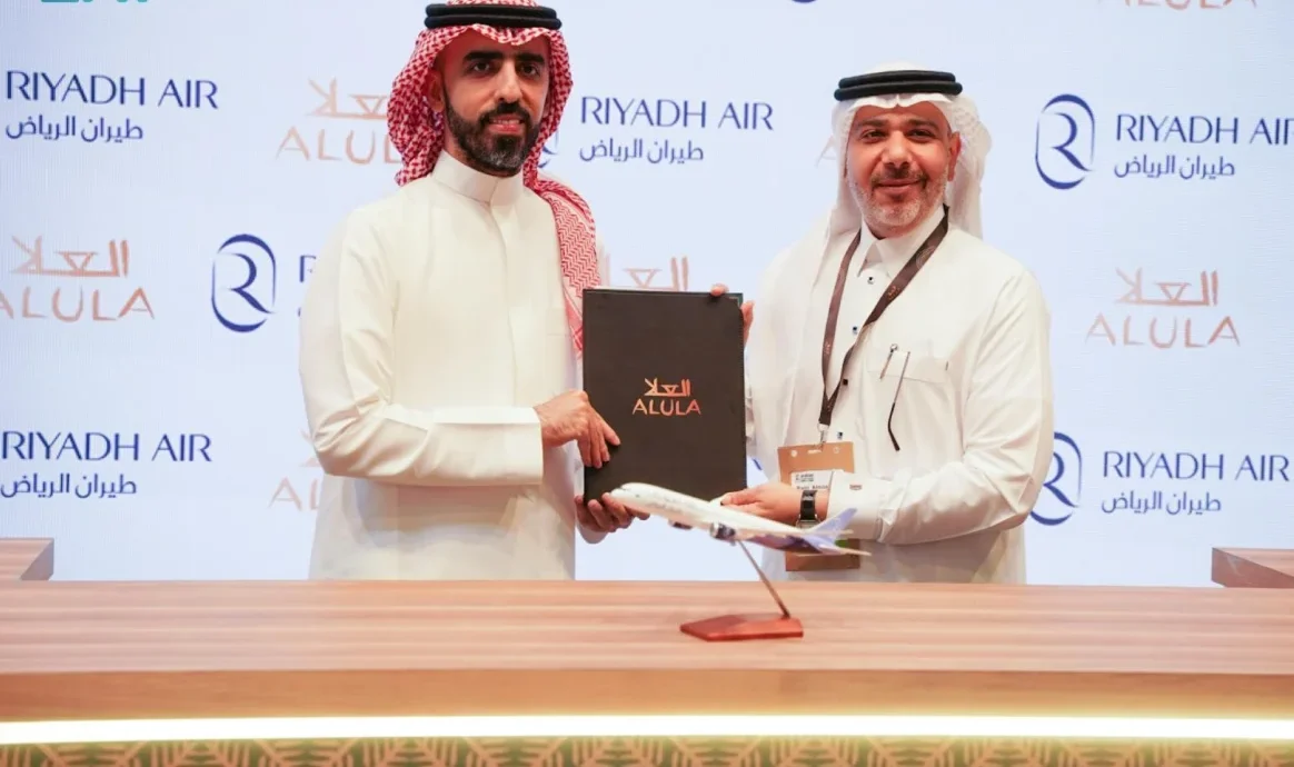 طيران الرياض يعقد شراكة استراتيجية مع العلا لإبراز معالمها السياحية الفريدة