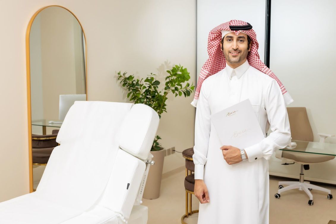 تأثير وسائل التواصل الإجتماعي على الخيارات والسلوكيات العامة تجاه الإجراءات التجميلية في مجال الجلدية في السعودية