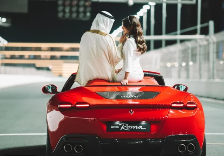 عروس سعودية تقيم حفل زفافها على حلبة سباق الفورمولا 1