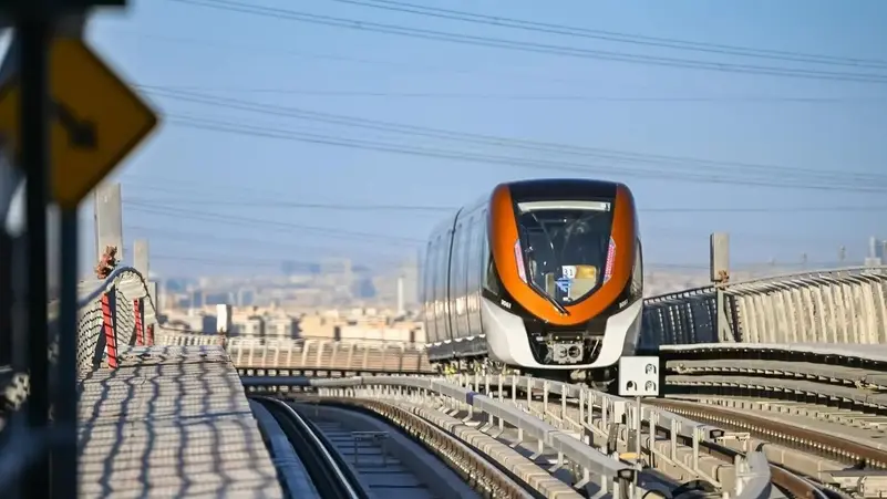 الهيئة الملكية تعلن بدء تشغيل ثلاث محطات جديدة ضمن المسار البرتقالي لمترو الرياض