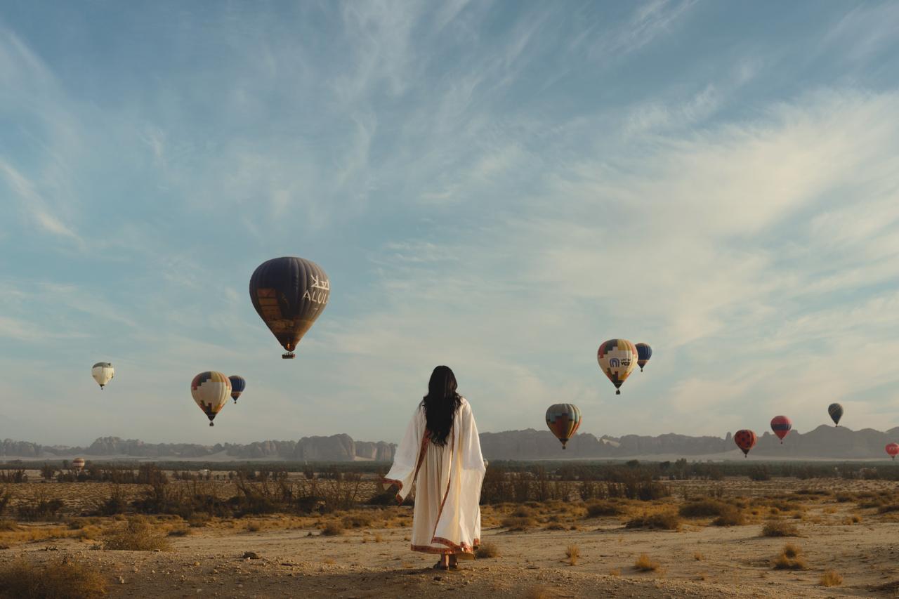 ليالي العلا تنبضت بالسينما: ڤوكس سينما أضاءت “مرايا” العلا بأول سينما مون لايت تحت ضوء القمر في المملكة 