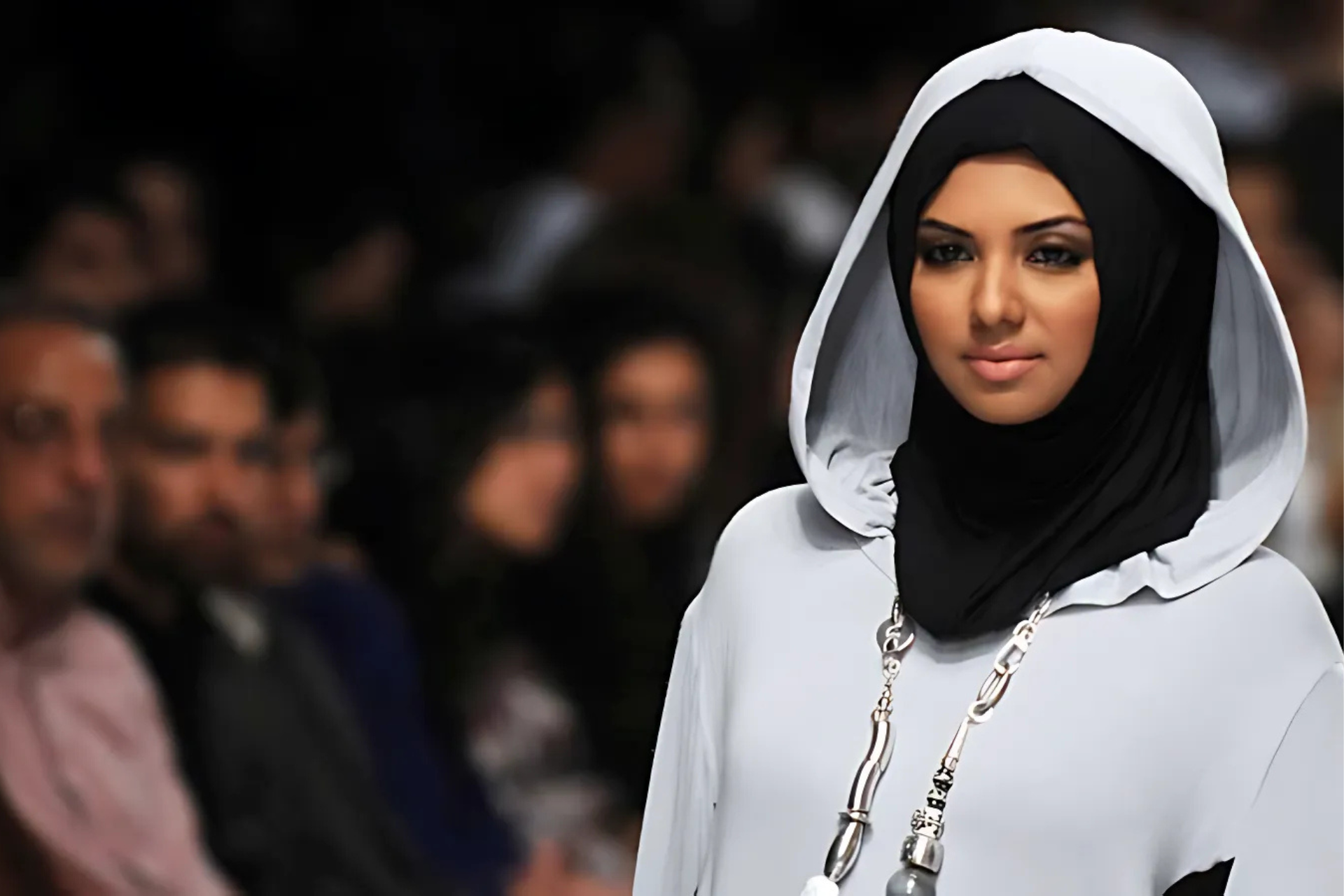 أزياء سعودية تتألق في متجر سيلفريدجز الشهير بلندن