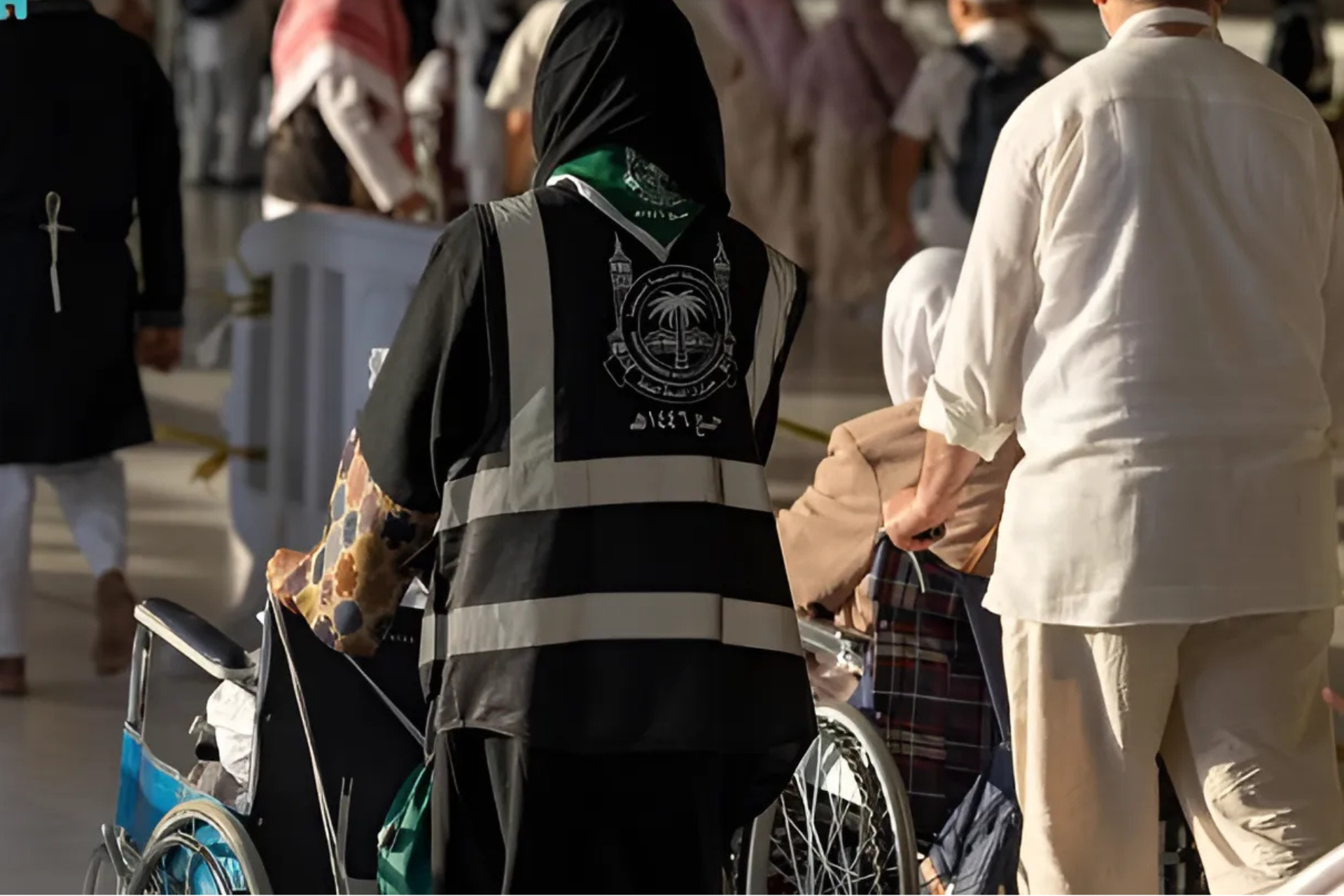 الحجاج يختتمون رحلتهم الروحية بالهدايا والتذكارات قبل العودة إلى أوطانهم