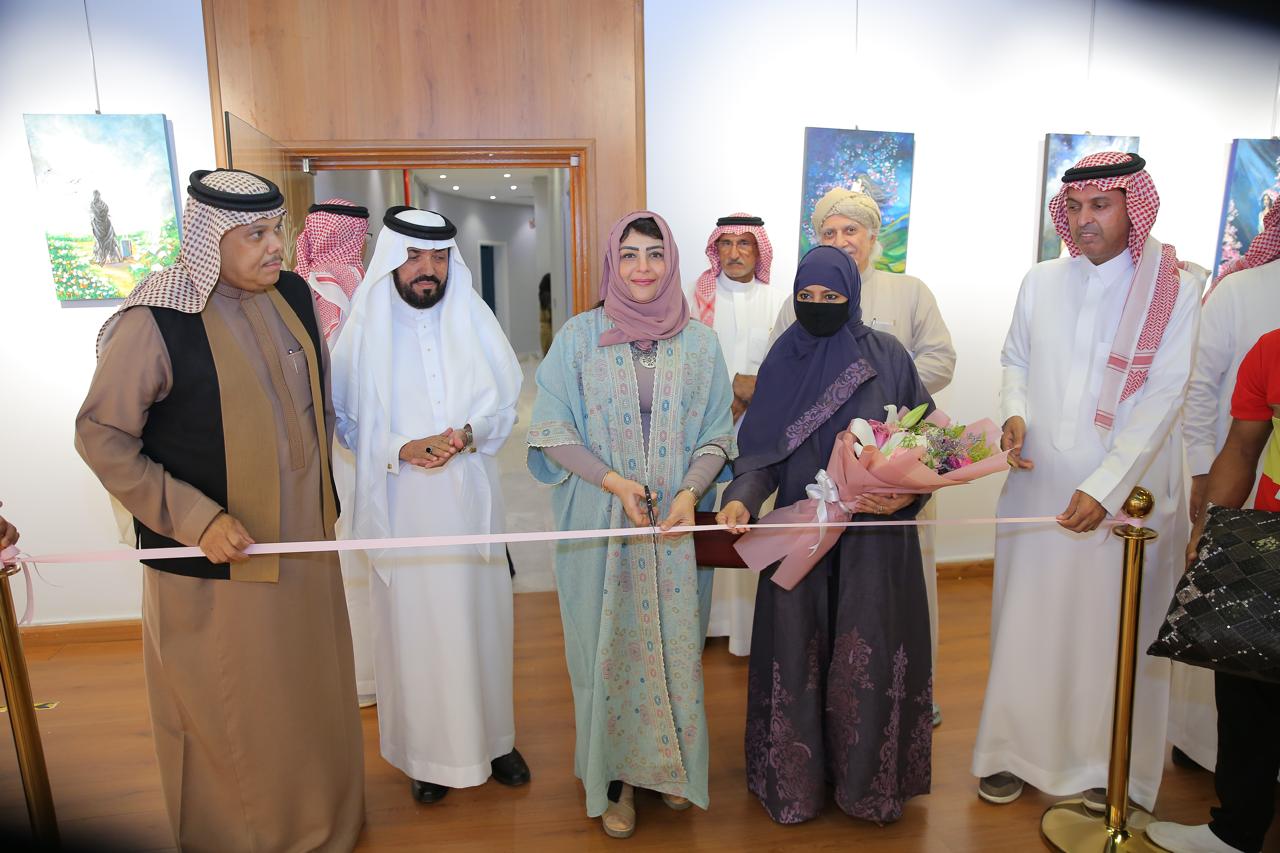 الفنانة السعودية الصماء إلهام أبو طالب تُطلق أول معرض فردي لها في جدة