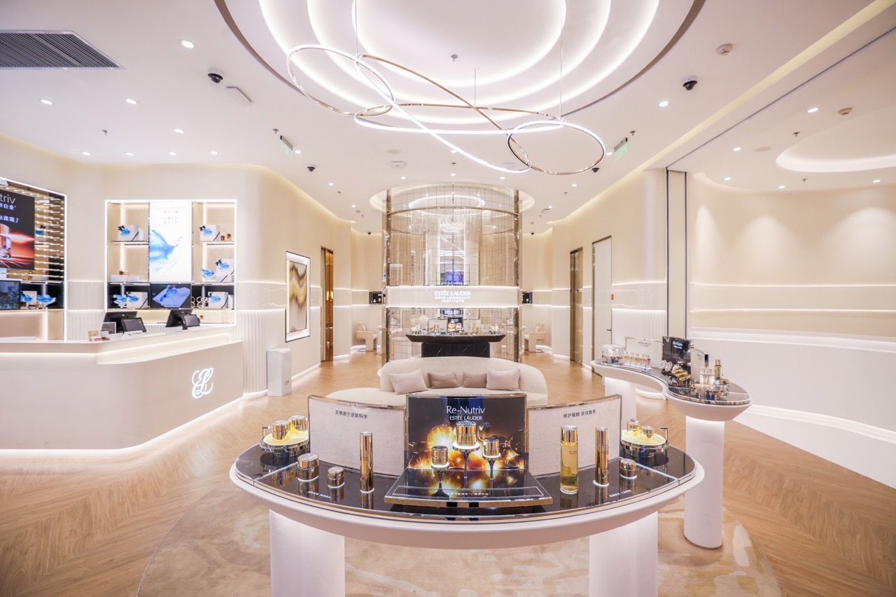 وفاة ليونارد لودر أحد أعمدة صناعة الجمال ومؤسس علامة Estée Lauder العالمية