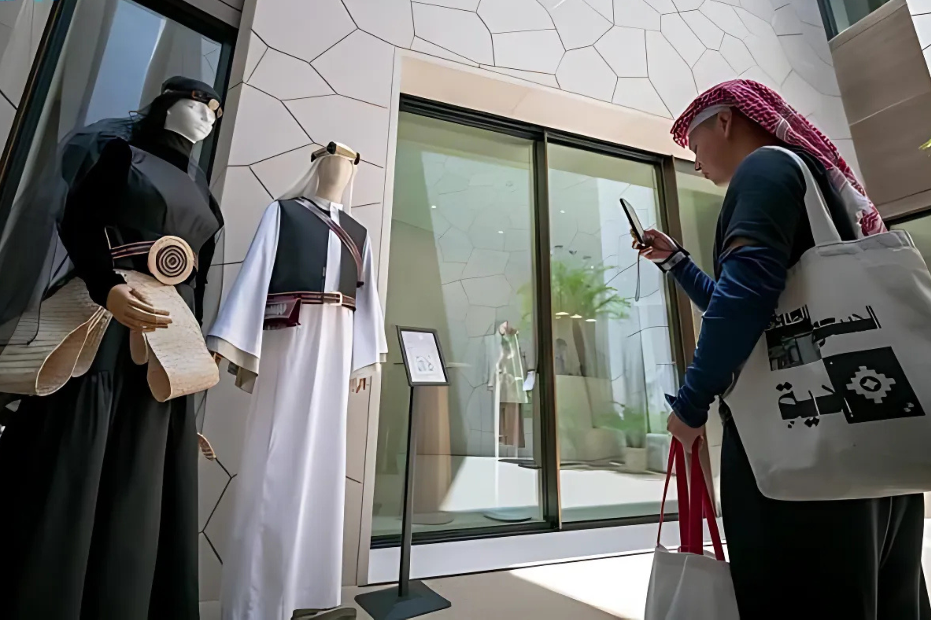 الأزياء السعودية تتألق في معرض إكسبو أوساكا وتُبهر الحضور الياباني والعالمي