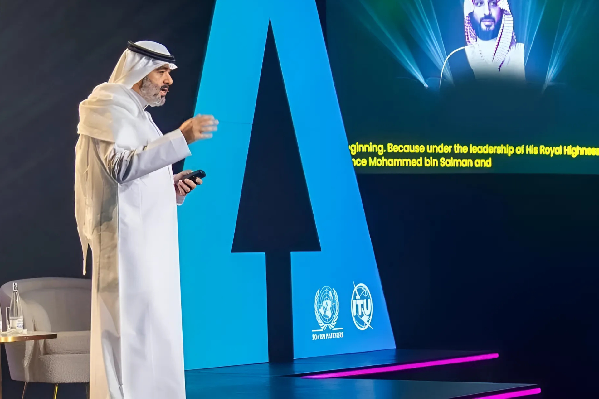 وزير الاتصالات يدعو لتحرك عالمي حاسم لسد الفجوة في الذكاء الاصطناعي