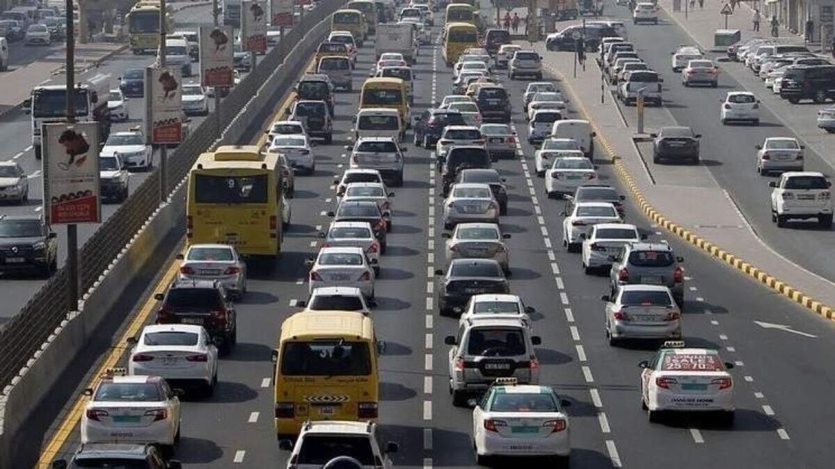 إرشادات المرور للسلامة عند القيام بالـيوتيرن خطوات إلزامية لتفادي الحوادث