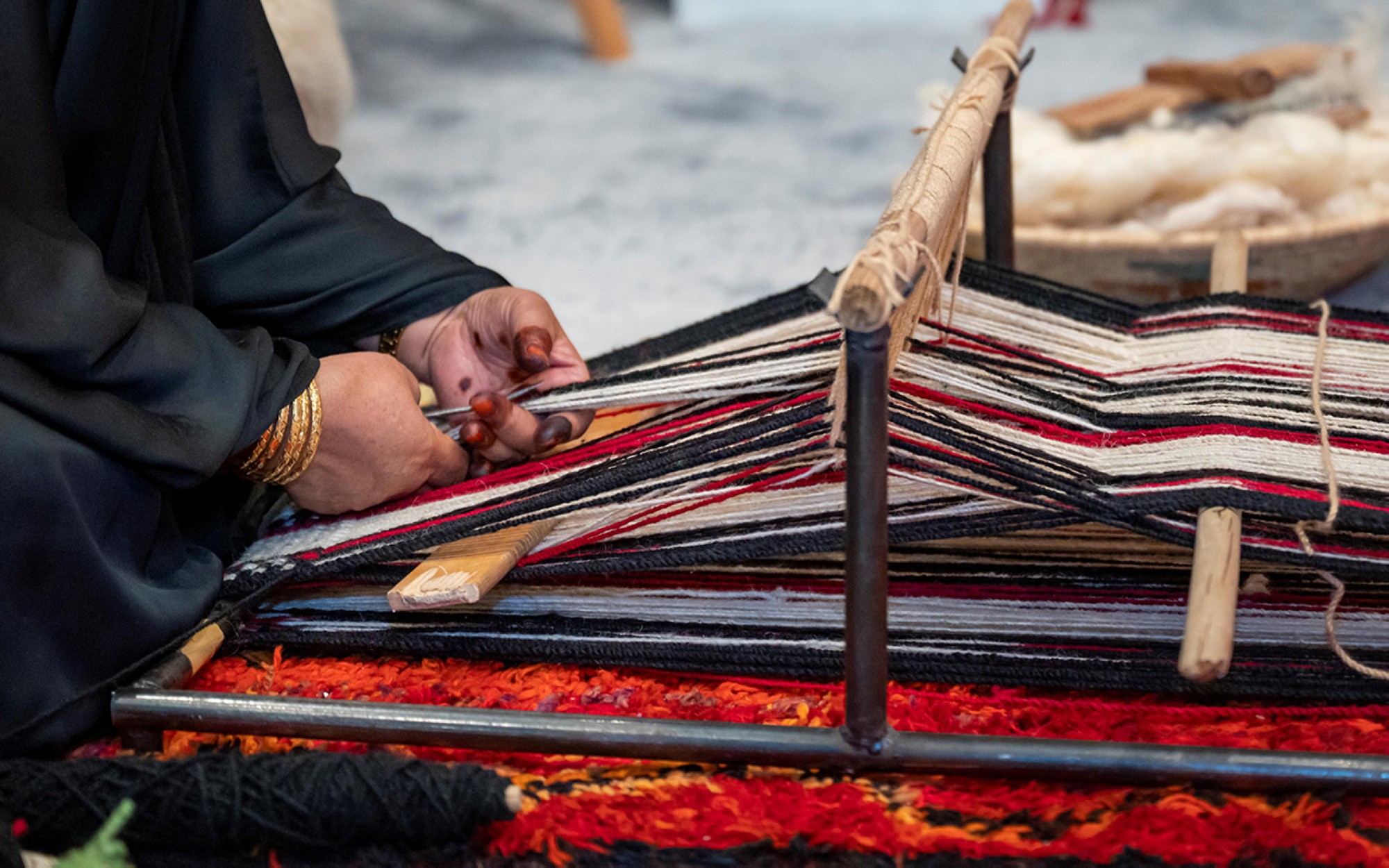 رشيدة الراشدي.. من الإبرة والخيط إلى العالمية