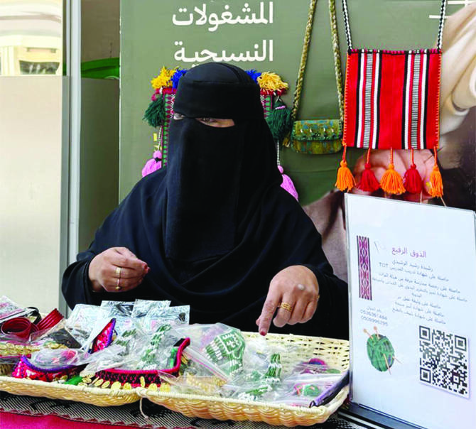 رشيدة الراشدي.. من الإبرة والخيط إلى العالمية
