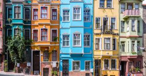 عطلة تنقلب مأساة في إسطنبول بعد وفاة أم وطفليها وإغلاق الفندق احترازياً