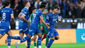 الهلال يحصد الأضواء إفريقيًا.. بونو يتوَّج كأفضل حارس في القارة وسط سباق نجومي محتدم