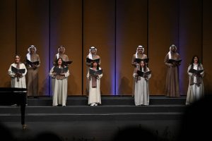 جوقة كورس الصينية تقدّم أول عروضها في المملكة بسلسلة من «الأغاني العالمية الشهيرة»