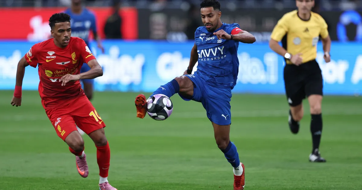 القادسية ضد الهلال.. تعادل مثير 1-1 في الشوط الأول بالدوري السعودي للمحترفين