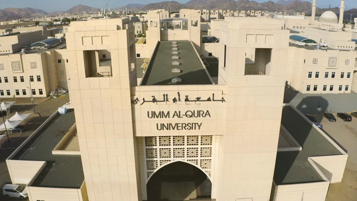 جامعة أم القرى تطوّر حاجز طرق ذكي يعزز السلامة المرورية