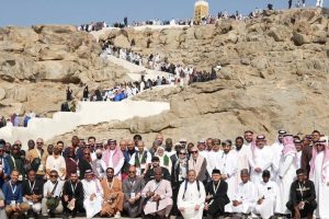 شباب عربي وإسلامي يطّلع على التراث السعودي والمواقع المقدسة ومسيرة التطور