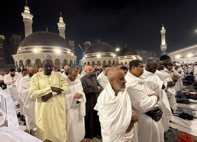 التقنيات الذكية تنظم حركة الحشود في المسجد الحرام خلال رمضان