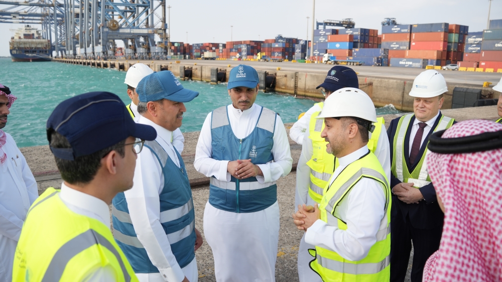 المملكة تطلق ممرات لوجستية لاستيعاب الحاويات المحوّلة إلى موانئها