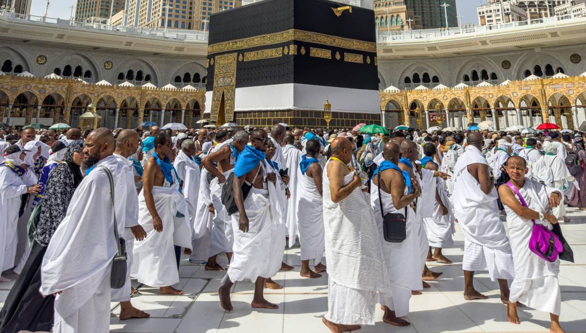 حشد أكثر من 18 ألف فرد في مكة والمدينة مع انطلاق الاعتكاف في رمضان