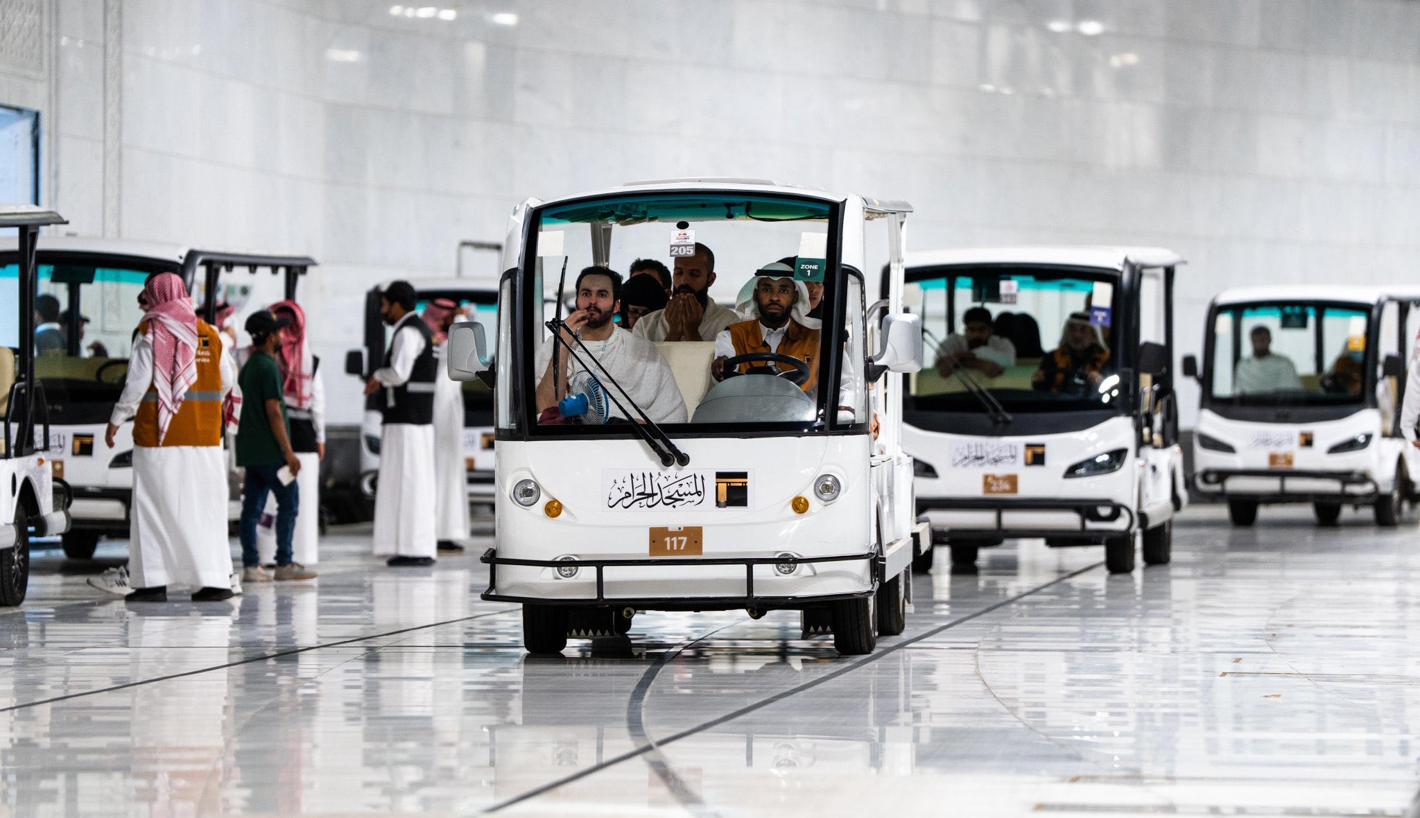 خدمة إلكترونية جديدة لنقل المعتمرين إلى المسجد الحرام تسهّل رحلتهم الرمضانية