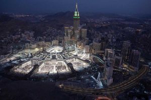 فوانيس مكة تضيء ليالي رمضان وتعيد إحياء التراث في أجواء روحانية مميزة