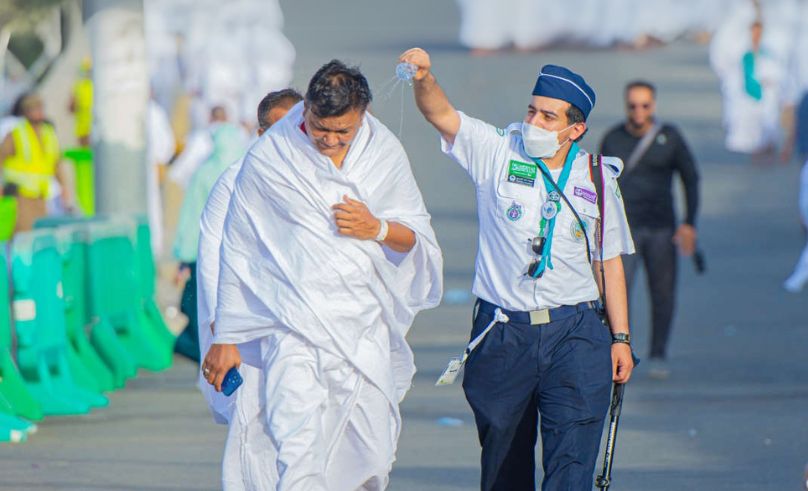 كشافة الحرم المكي يسجلون 45 ألف ساعة تطوعية لخدمة المعتمرين في رمضان