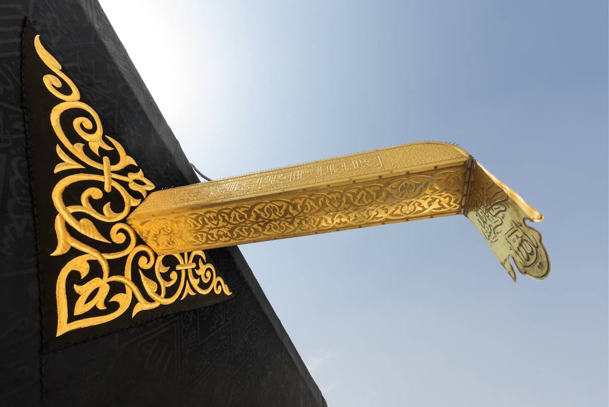 ميزاب الكعبة.. تحفة ذهبية تحمي البيت العتيق وتحكي تاريخ عمارة الحرم