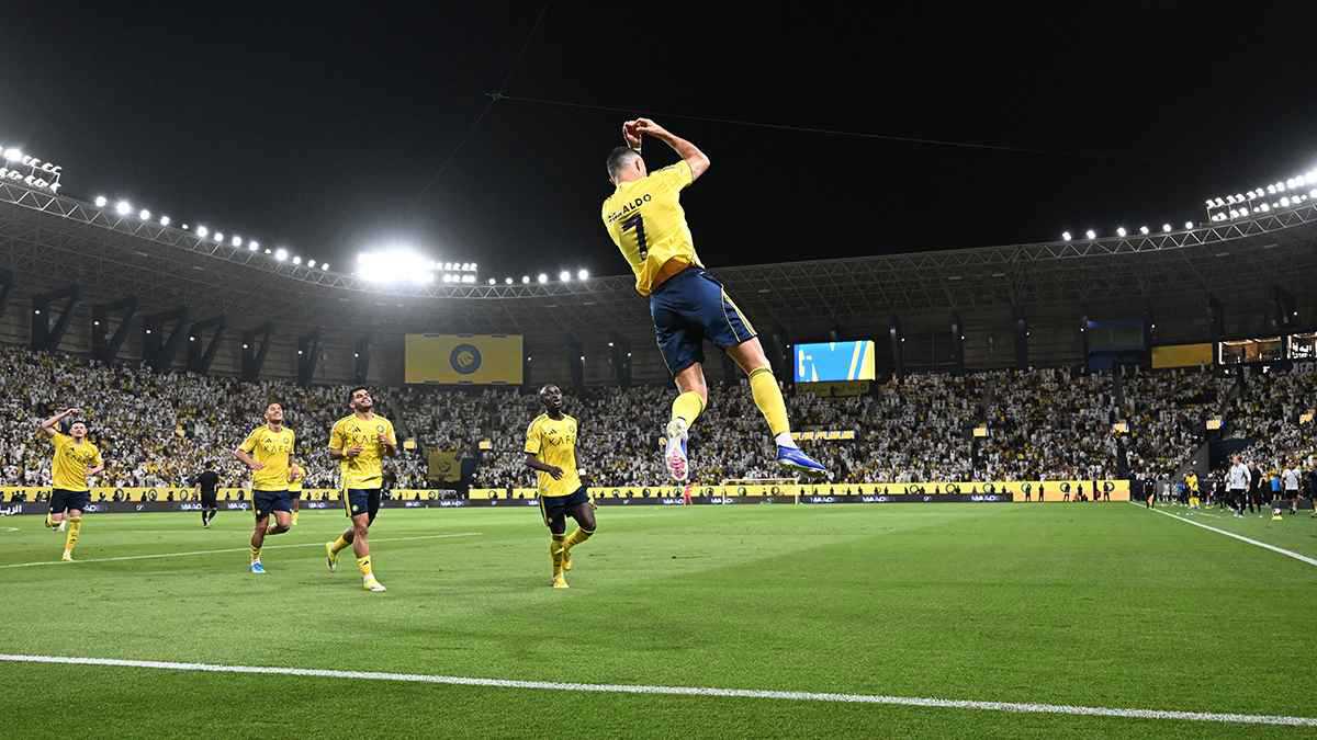 النصر يُوسِّع صدارة الدوري بعد تحطيم النجمة والهلال يخوض مواجهته أمام التعاون اليوم