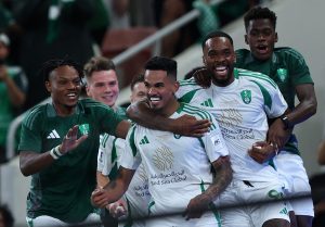 نادي الأهلي السعودي ينتظر نتائج أشعة جالينو.. وتحركات لاستهداف يايسله تثير الجدل