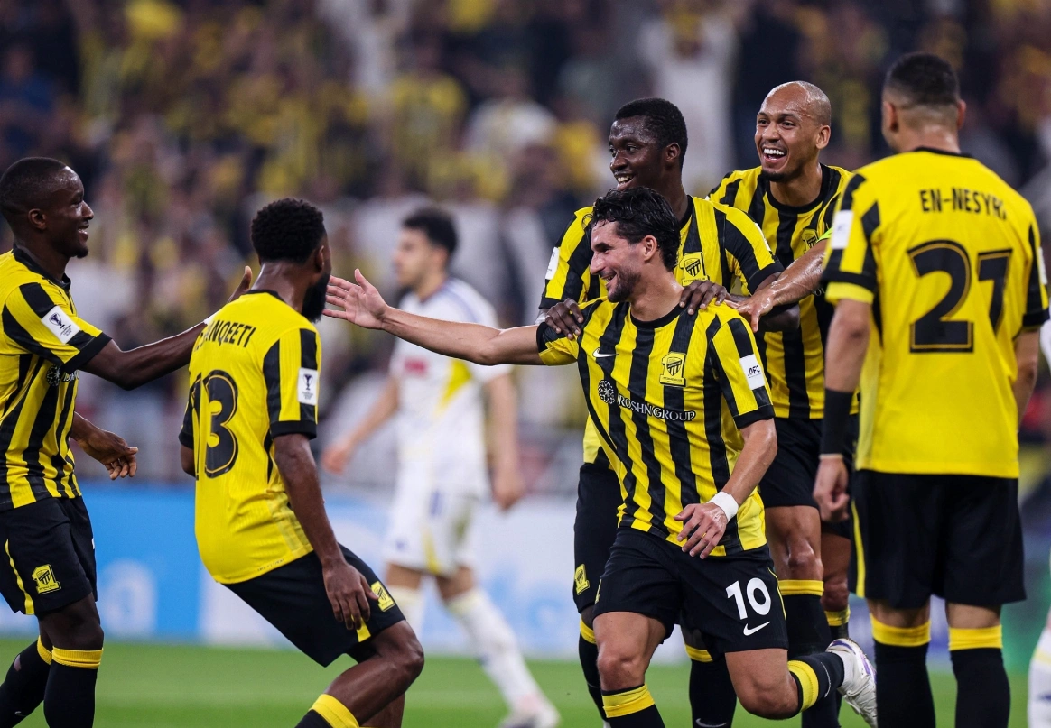 تحركات مكثفة لضم محمد صلاح.. الاتحاد يدرس الصفقة وسط معايير مالية صارمة