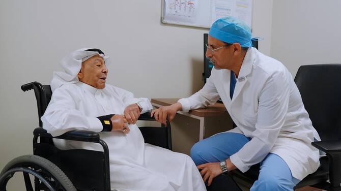 نجاح إجراء قلبي لمريض بعمر 102 عامًا في المملكة يعيد تعريف حدود الرعاية الطبية