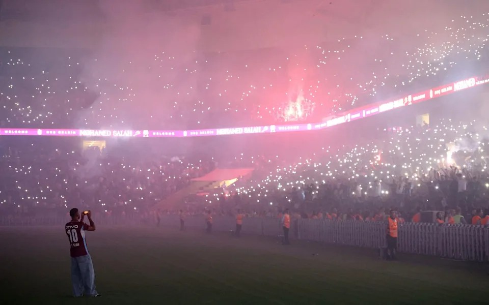 مطرب تركي يشيد بمحمد صلاح شعبيته تعادل عدد سكان تركيا