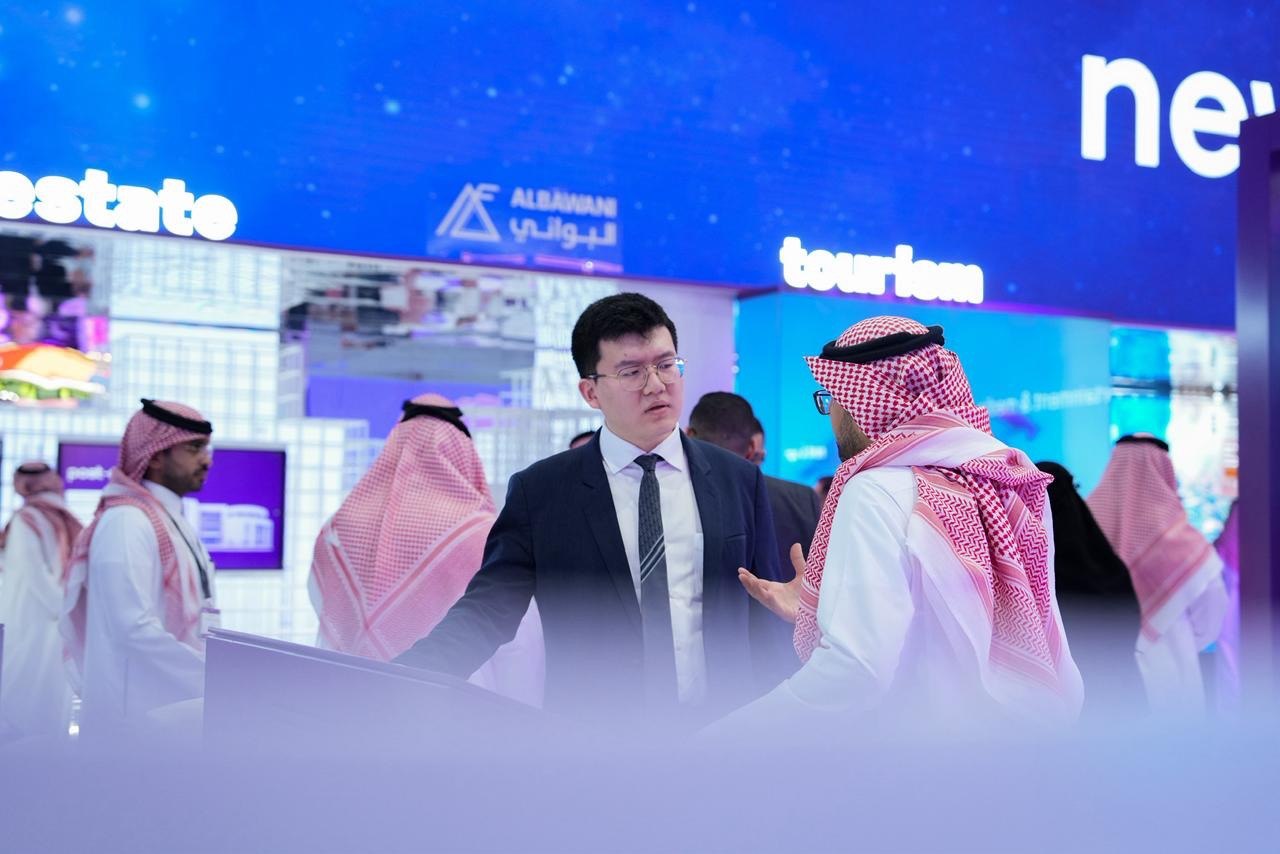 تشمل قطاع النقل والسياحة والرياضة والإنشاءات والعقارات مجموعة stc تُمكّن اقتصاد المستقبل وتُسخّر خدماتها الرقمية لعدّة مجالات رئيسية
