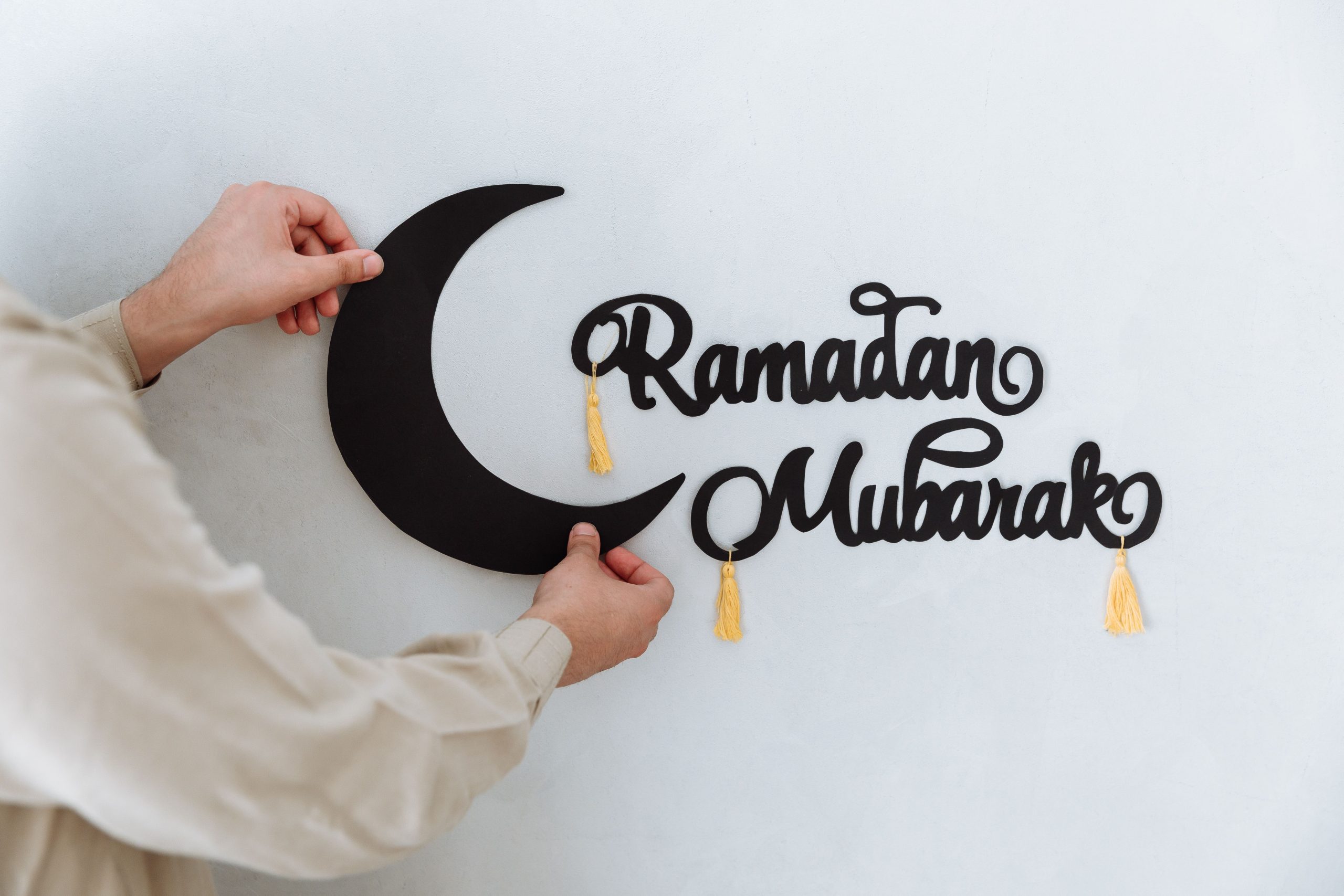 أجمل عبارات تهنئة برمضان.. رسائل مميزة للأهل والأصدقاء والأحبة