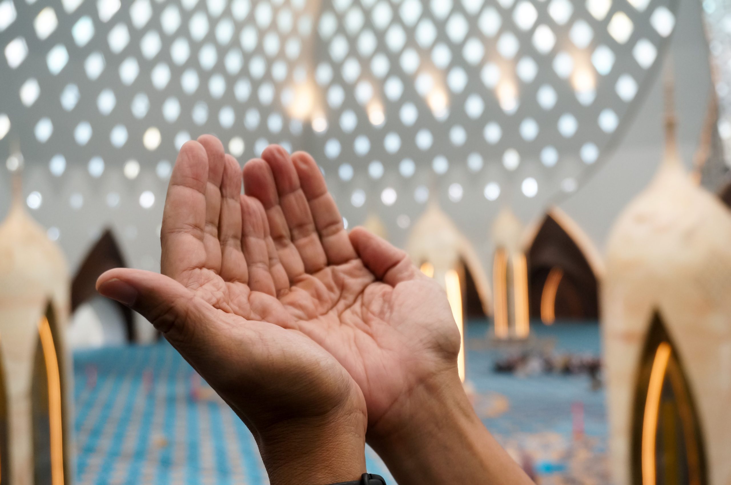 أدعية للنفس والأهل.. أجمل الأدعية للراحة والطمأنينة والحفظ وصلاح الأسرة