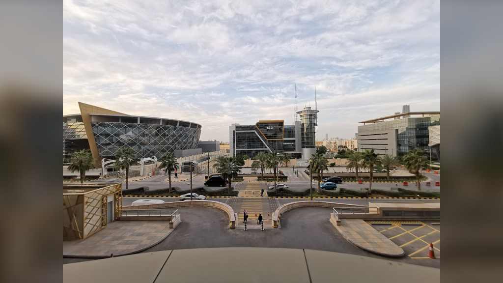 عليان الوتيد الرئيس التنفيذي لمجموعة إس تي سي ومهندس صفقة تيليفونيكا والتوسع الرقمي