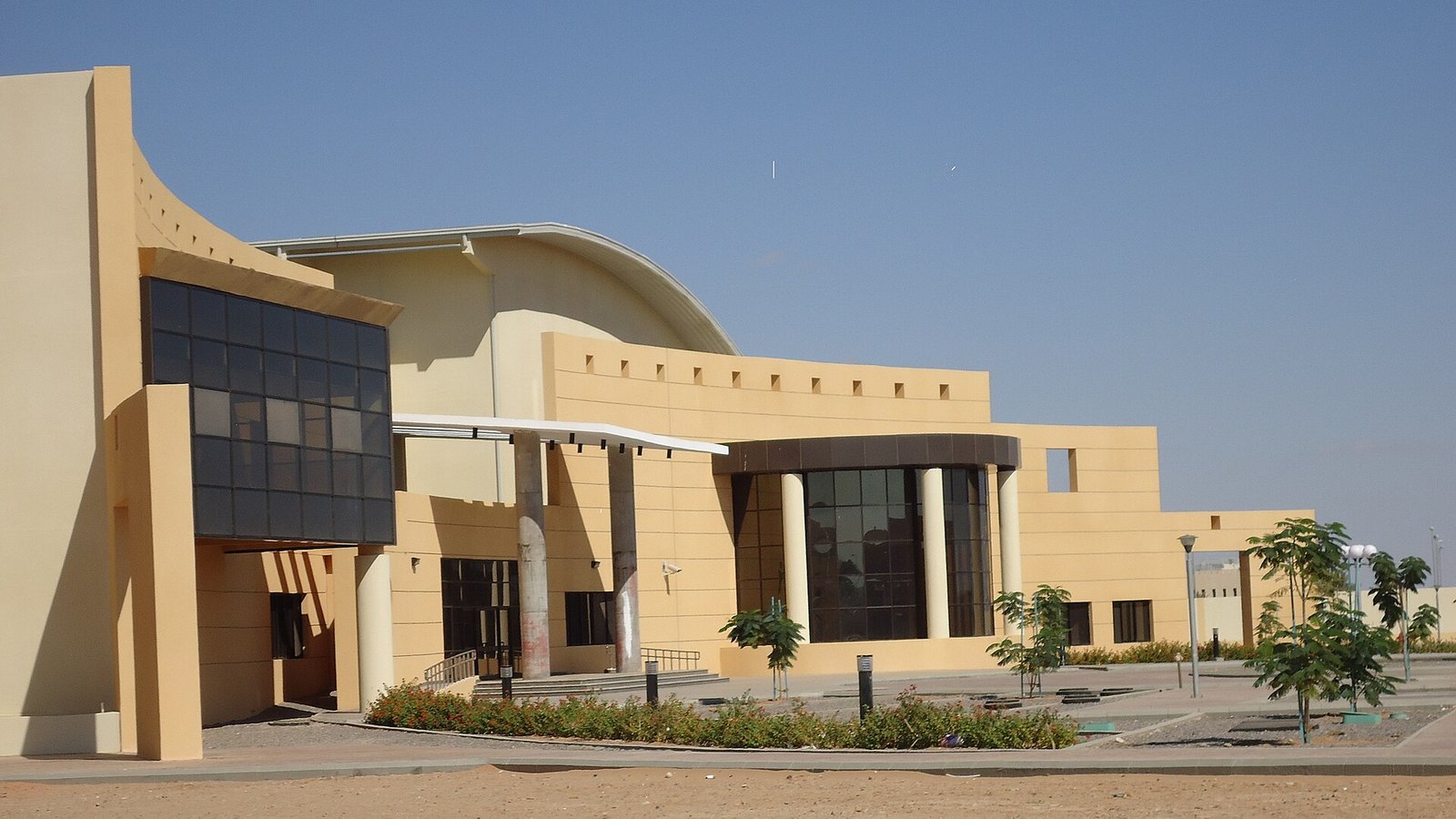 واجهة أحد مباني جامعة تبوك